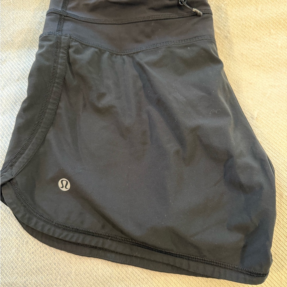 Lululemon Size 6 Black Athletic Shorts with Hidden Zipper Pocket
